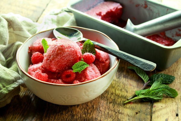 https://asianinspiredeats.com/wp-content/uploads/2020/06/Raspberry-Rose%CC%81-Sorbet-2_600x400.jpg